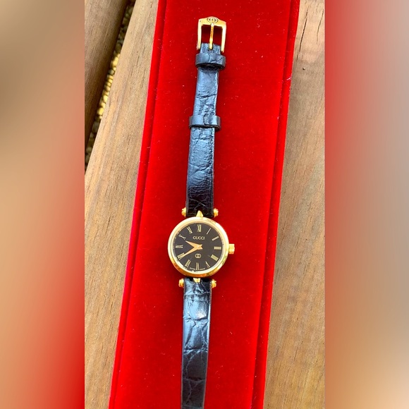 Authentic GUCCI black dial watch 🌹 - Picture 3 of 11